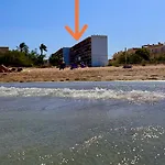 360 Sea View Beachfront 2 Bedrooms *